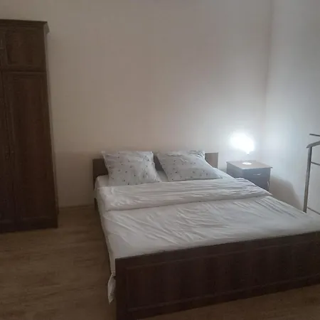 Doba - центр 2 ком 7-8місць завжди тепла ! شقة